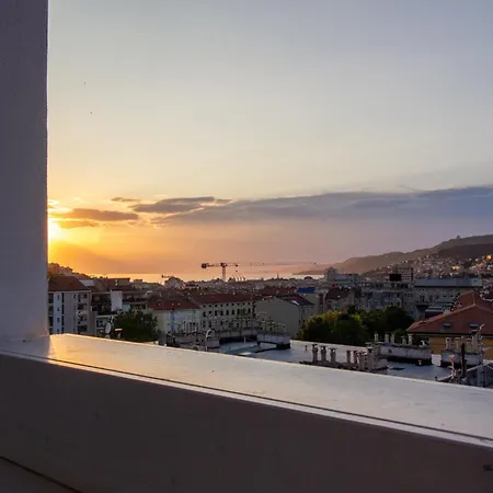 Апартаменти Skybar - Bay View, Private Balcony, Free Garage *