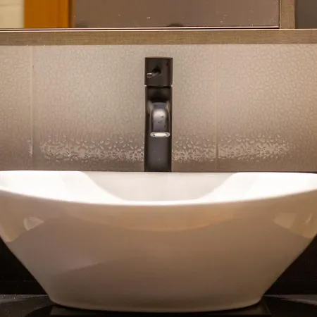 Skybar - Bay View, Private Balcony, Free Garage Апартаменти